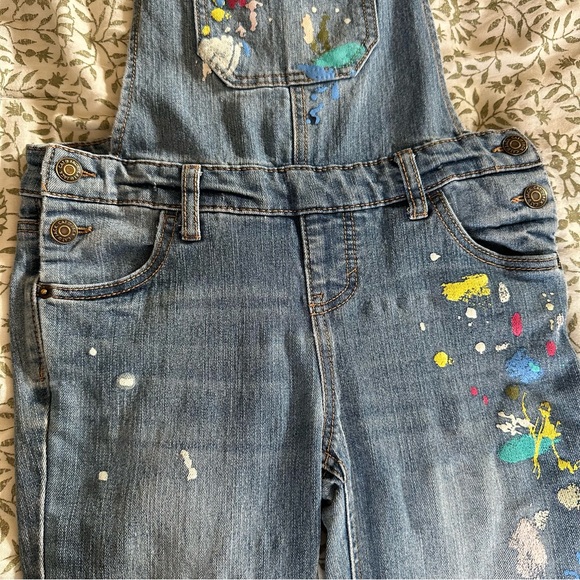 Cat & Jack Girls M 7/8 Jean Overalls Distressed Splattered Paint Denim Overalls - Picture 4 of 11